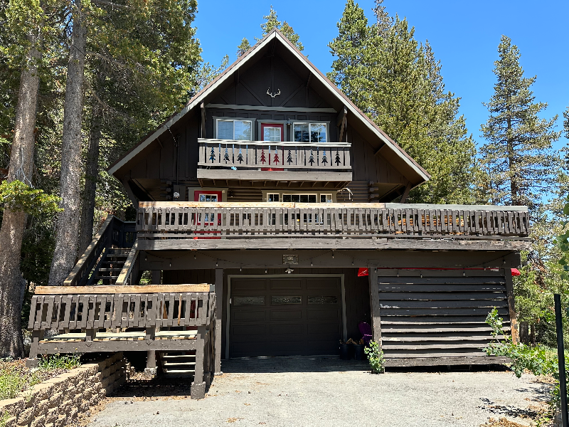 9385 Cascade Rd in Soda Springs, CA - Building Photo