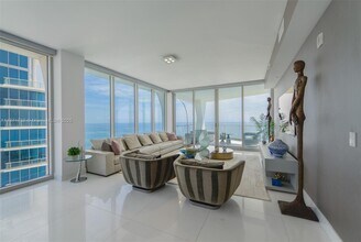 16901 Collins Ave in Sunny Isles Beach, FL - Building Photo - Building Photo