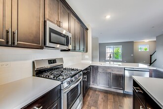 Webster Place in Highwood, IL - Foto de edificio - Interior Photo