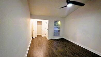 1402 S Carrier Pkwy in Grand Prairie, TX - Building Photo - Building Photo