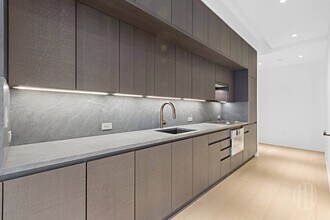 130 William St in New York, NY - Building Photo - Building Photo