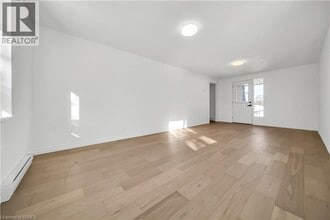 61 Vanier Dr in Guelph, ON - Building Photo - Building Photo