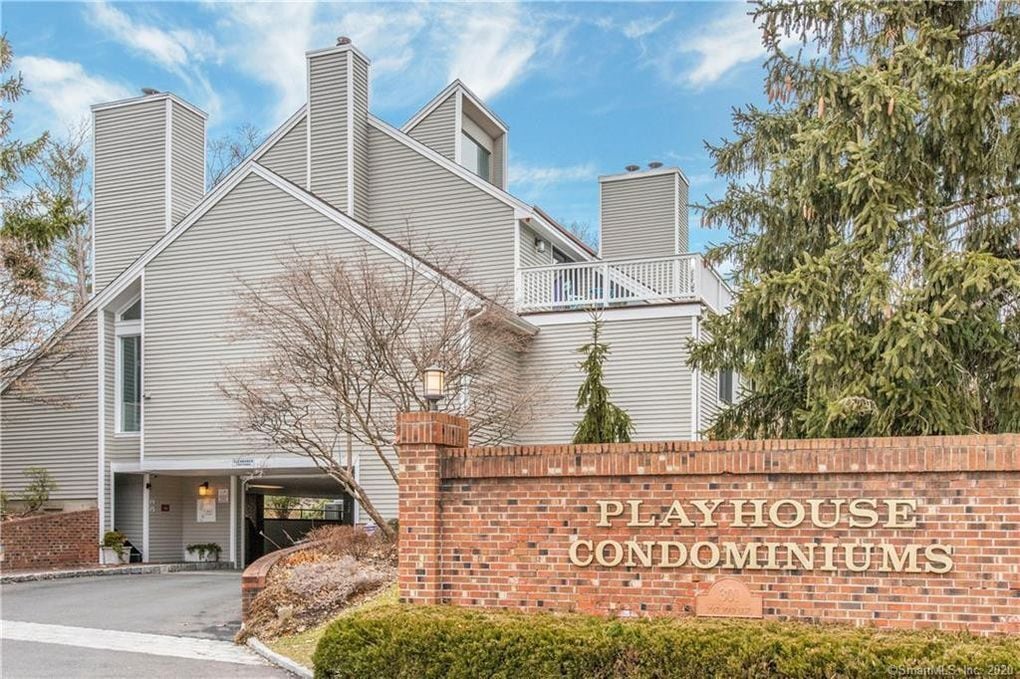 301 Post Rd E in Westport, CT - Foto de edificio