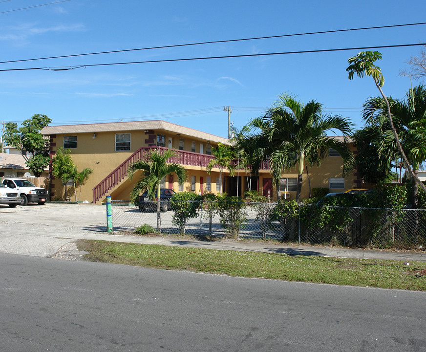 Palm Apartments in Pompano Beach, FL - Building Photo