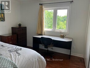 2 Grittani Ln in Toronto, ON - Building Photo - Building Photo