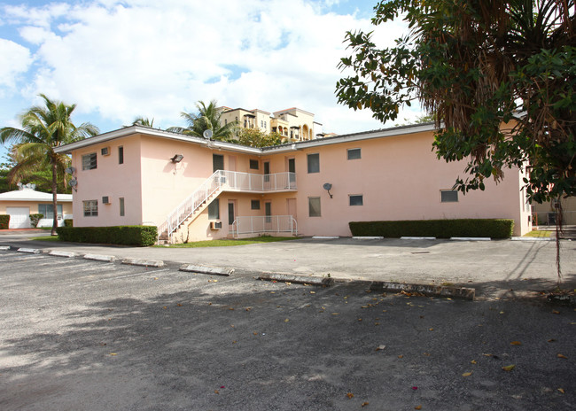 126 Sidonia Ave in Coral Gables, FL - Foto de edificio - Building Photo