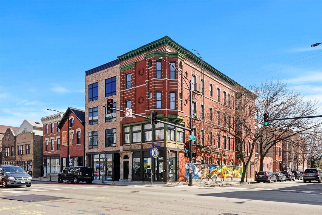 1859 W Chicago Ave in Chicago, IL - Building Photo