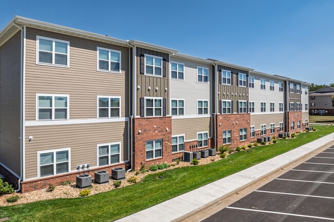 Delmar Meadows in Springfield, MO - Foto de edificio - Building Photo