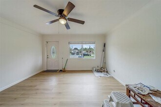 2562 18th Ave N in St. Petersburg, FL - Building Photo - Building Photo