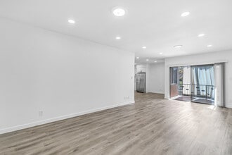 4544 Colbath Ave in Sherman Oaks, CA - Foto de edificio - Building Photo