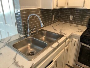 11244 Morrison Ave, Unit Apt 3- 2nd floor in Valley Village, CA - Building Photo - Building Photo