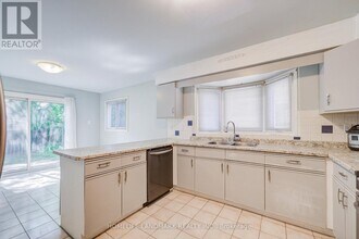 1194 Fairmeadow Trail in Oakville, ON - Building Photo - Building Photo