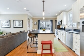 84 Linden St, Unit 1 in Boston, MA - Building Photo - Building Photo