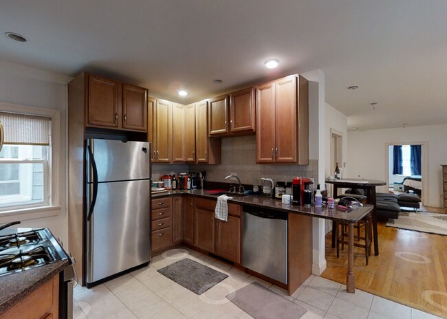 164 L St, Unit 2 in Boston, MA - Building Photo - Building Photo