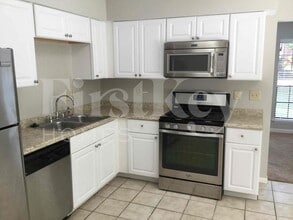 5369 Biffle Ln in Stone Mountain, GA - Foto de edificio - Building Photo