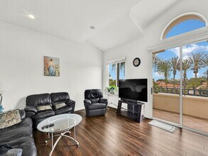 6451 Zuma View Pl in Malibu, CA - Building Photo - Building Photo