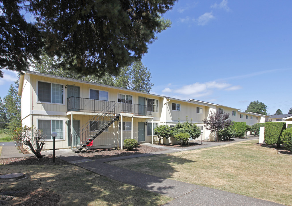 Willow Springs Apartments in Oregon City, OR - Building Photo