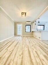 10257 63rd Ave in Forest Hills, NY - Foto de edificio - Building Photo