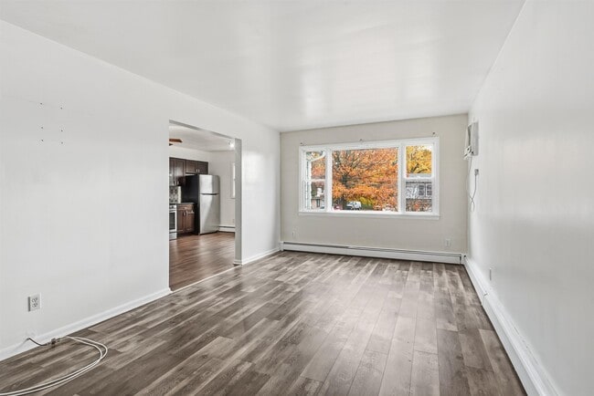 2 Raydol Ave in Secaucus, NJ - Building Photo - Building Photo