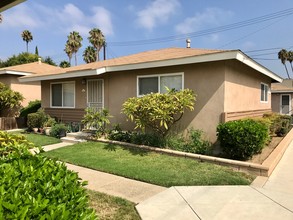 203-247 S Monte Vista St in La Habra, CA - Foto de edificio - Building Photo