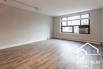 445 W Wellington Ave in Chicago, IL - Foto de edificio - Building Photo