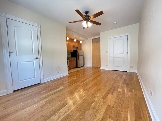 4552 N Clark St in Chicago, IL - Building Photo - Building Photo