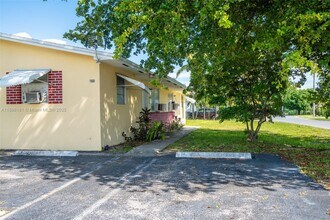 821 SW 7th Ave in Hallandale Beach, FL - Building Photo - Building Photo