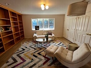 235 Sherman St in Healdsburg, CA - Building Photo - Building Photo