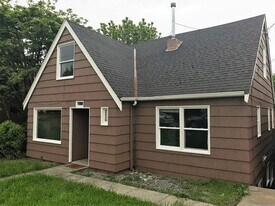 1714 N Wycoff Ave in Bremerton, WA - Building Photo