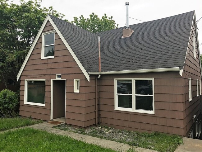 property at 1714 N Wycoff Ave