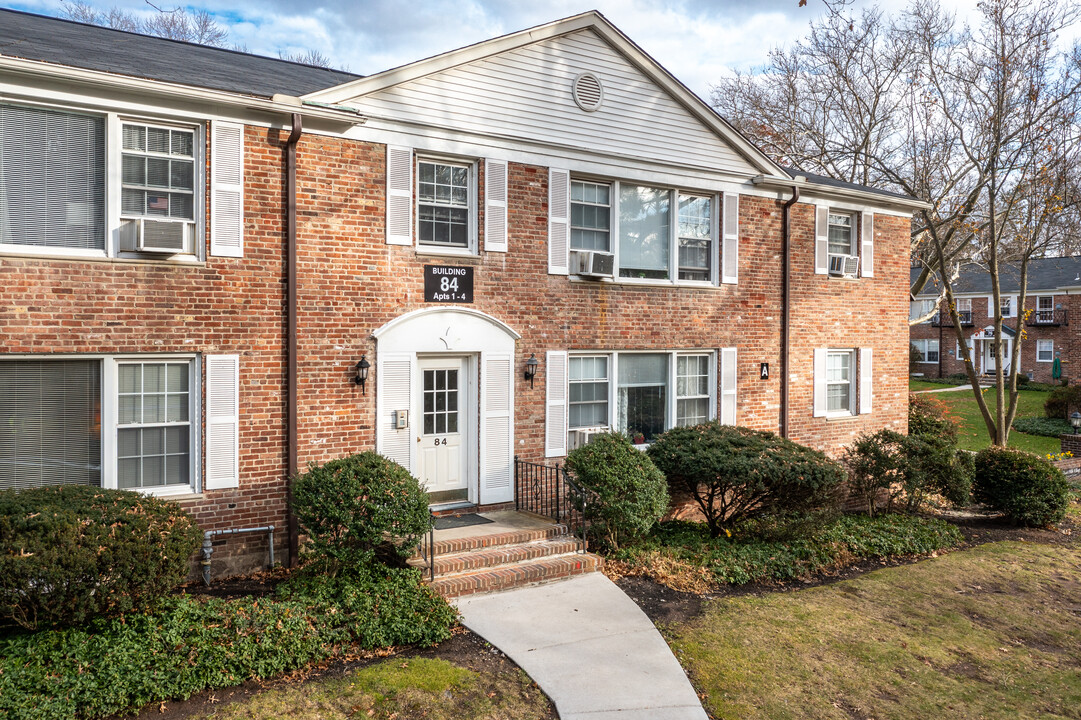 Short Hills Village Apartment Homes in Short Hills, NJ - Foto de edificio