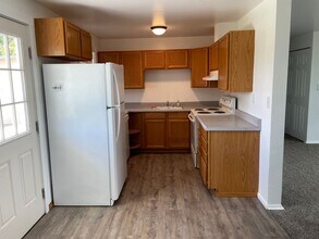 727 S Grand Dr in Moses Lake, WA - Building Photo - Building Photo