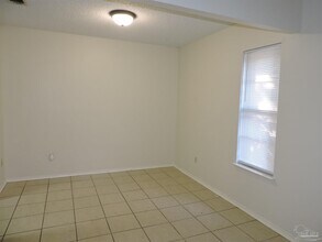 3145 Cedarwood Village Ln in Pensacola, FL - Building Photo - Building Photo