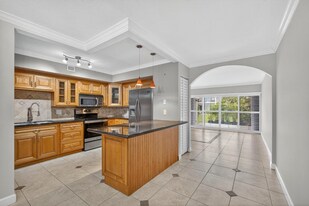 382 Golfview Rd in North Palm Beach, FL - Building Photo