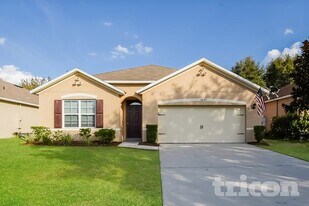 2449 Valhalla Dr in Tavares, FL - Building Photo