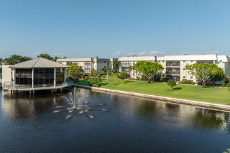 Hidden Lake Villas in Naples, FL - Building Photo - Building Photo