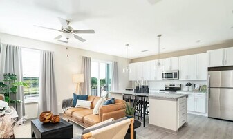 1607 Centennial Park Blvd in Alcoa, TN - Building Photo