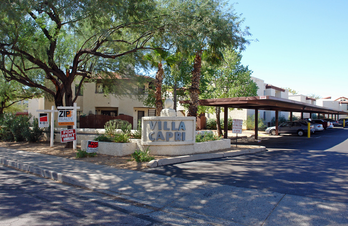 Villa Capri Apartments in Phoenix, AZ - Building Photo