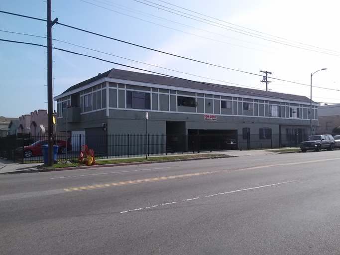 7310 S Hoover St in Los Angeles, CA - Foto de edificio