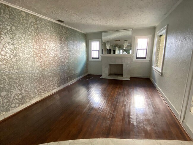 2369 SW 17th St-Unit -1 in Miami, FL - Building Photo - Building Photo