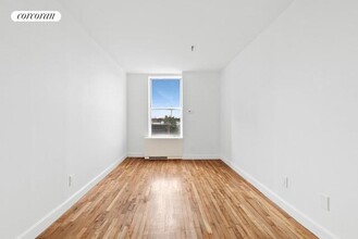 1 Tiffany Pl in Brooklyn, NY - Building Photo - Building Photo