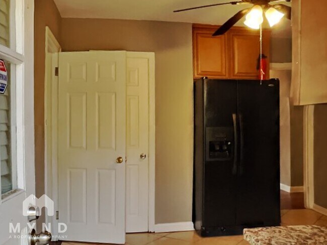 990 Lynhurst Dr SW in Atlanta, GA - Building Photo - Building Photo