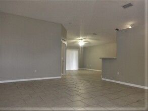 16560 Corner Lake Dr in Orlando, FL - Building Photo - Building Photo