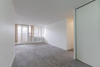 Lenworth Towers in Mississauga, ON - Building Photo - Interior Photo