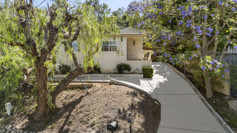 22364 Cass Ave in Woodland Hills, CA - Building Photo