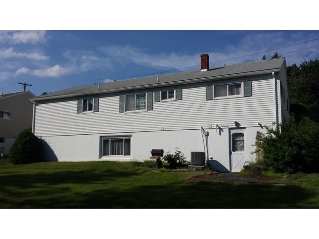 908 Case Dr in Vestal, NY - Building Photo - Building Photo