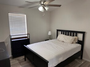 6135 Bryce Canyon Ave in Las Vegas, NV - Building Photo - Building Photo