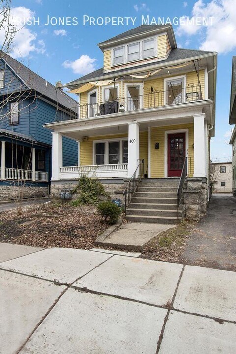 400 W Utica St in Buffalo, NY - Building Photo