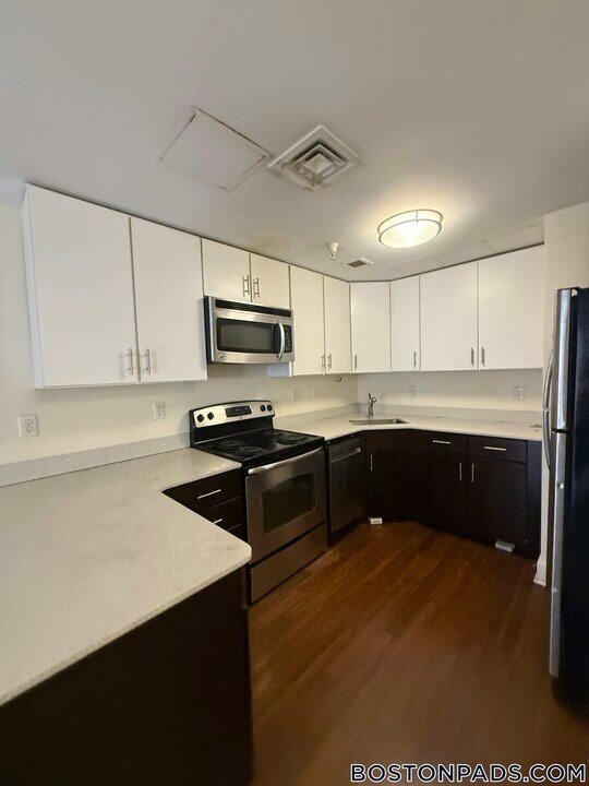 8 Winter Pl in Boston, MA - Building Photo