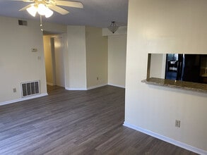 149 Windsor Castle Dr, Unit Apt. A in Newport News, VA - Foto de edificio - Building Photo